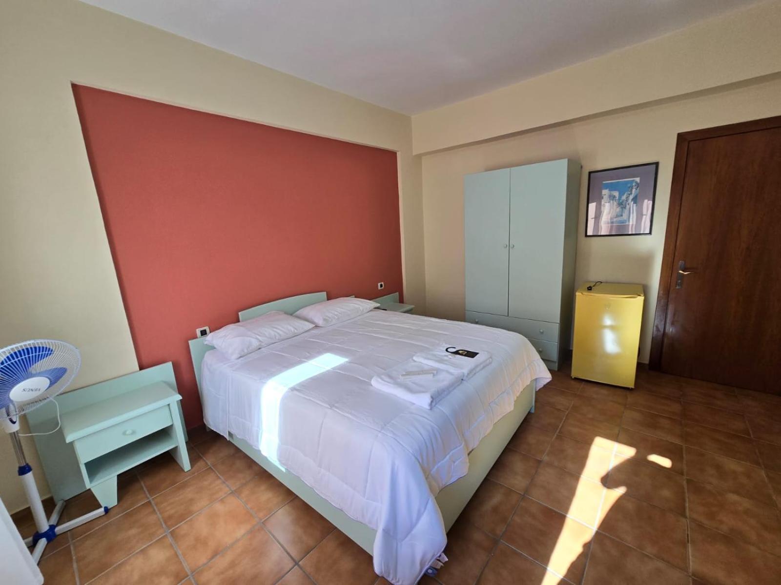 Olivet 3* Vlorë